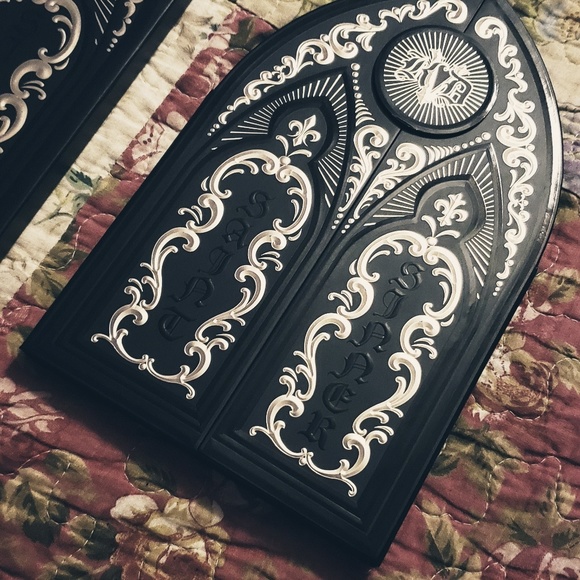 Kat Von D Saint and Sinner Palette